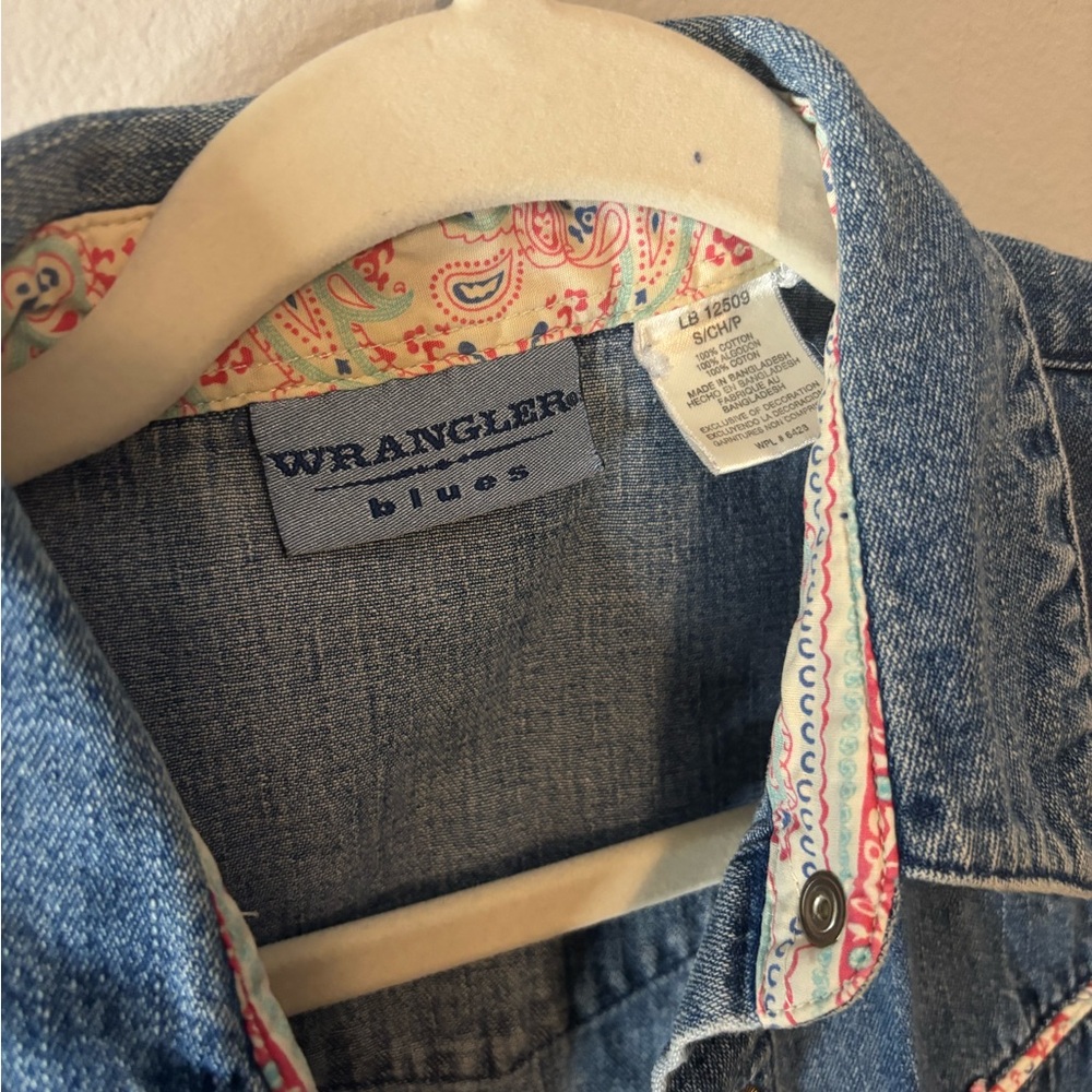 Vintage Wrangler Blue Denim vest with Paisley Trim - Picture 2 of 3
